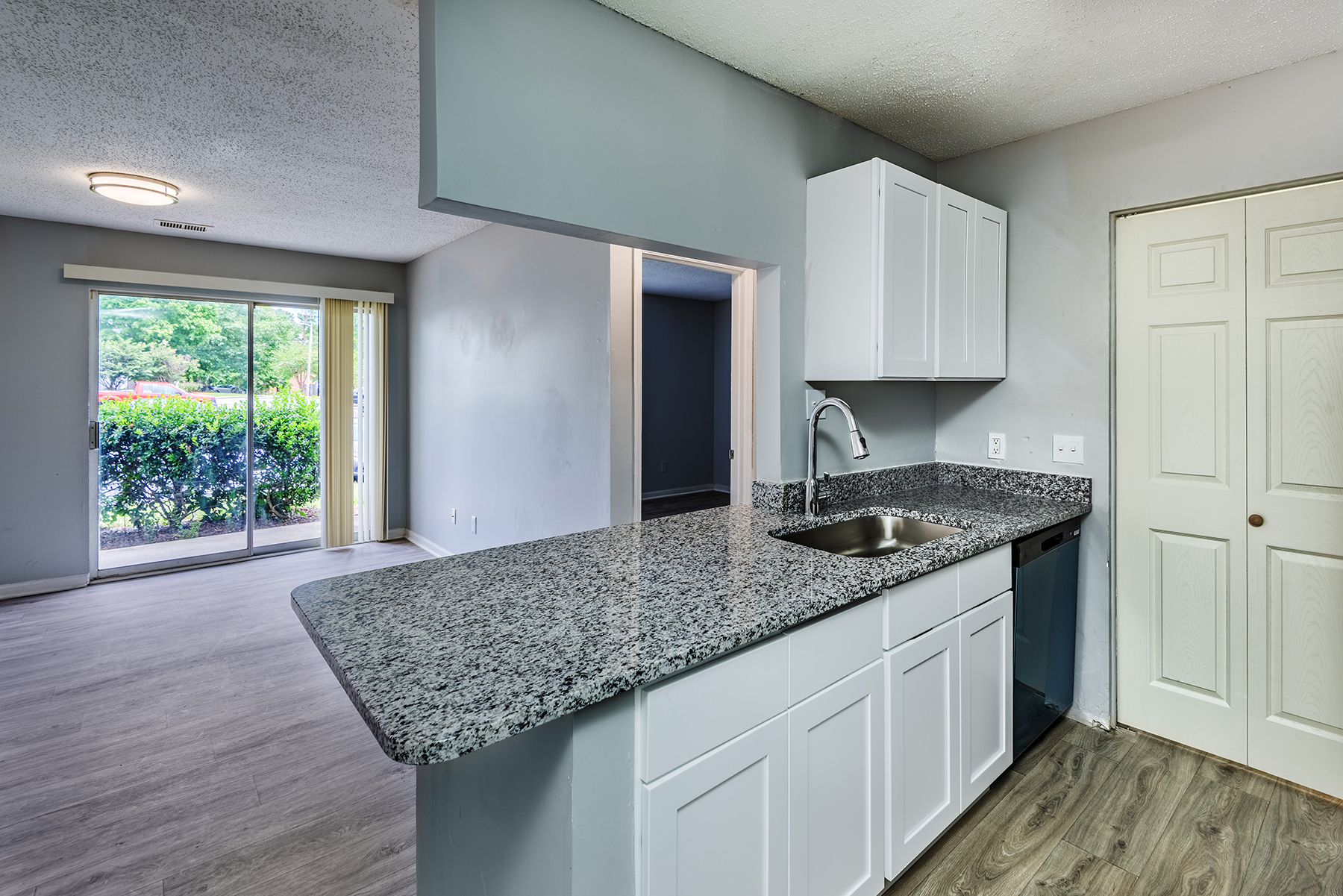 Sedgefield Square The Multifamily Advisory Group at Cushman & Wakefield